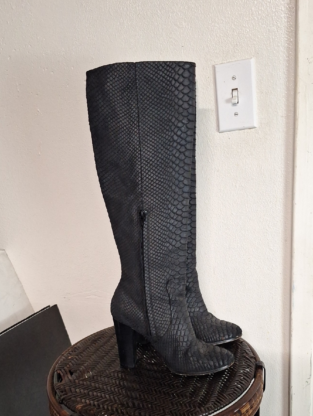 Michael Kors Blk Tall Snake Print Leather Boots Womens Size 6 M - Picture 3 of 9